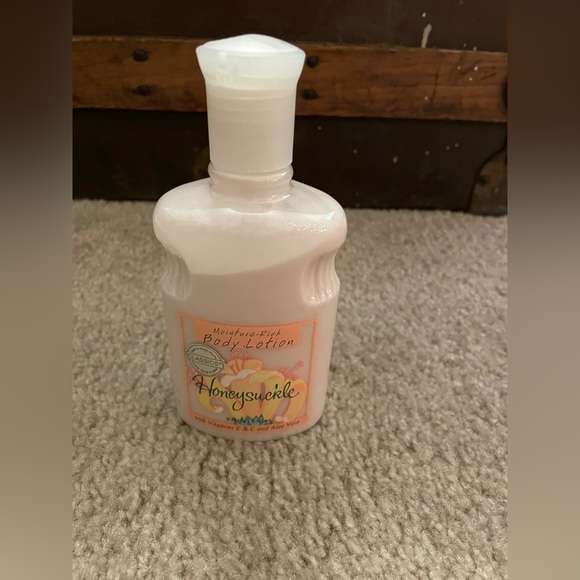 Bath & Body Works Bath & Body Rare Bath And Body Works Honeysuckle